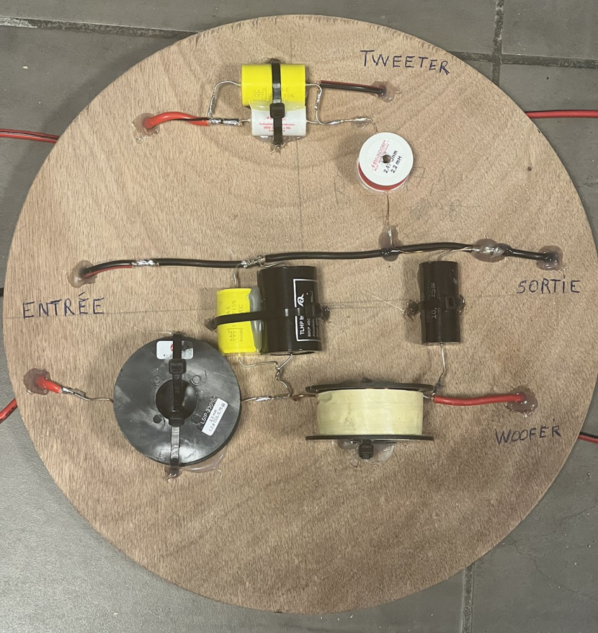 Filtre passif de l'enceinte centrale (sur la chute de CP de la découpe du 15&quot;)